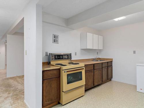 10314 158 Avenue, Edmonton, AB - Indoor Photo Showing Kitchen