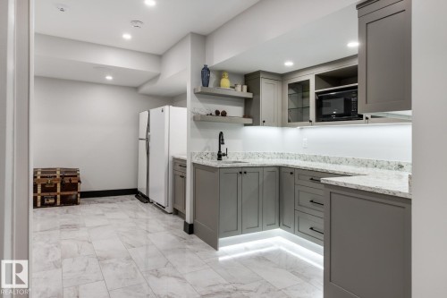 116 Windermere Drive, Edmonton, AB - Indoor Photo Showing Kitchen
