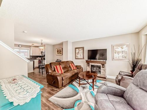 5207 Chappelle Road, Edmonton, AB - Indoor Photo Showing Living Room