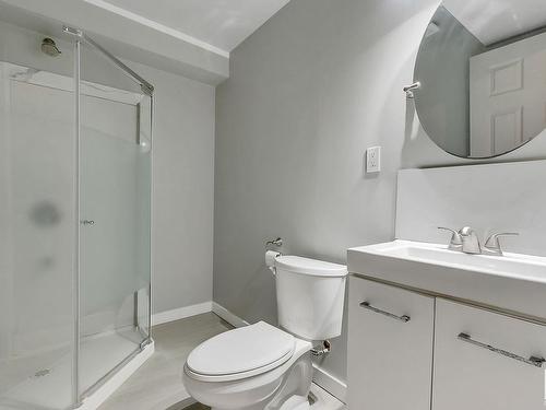 9308 Simpson Drive, Edmonton, AB - Indoor Photo Showing Bathroom