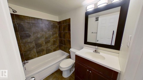 202 10125 83 Avenue, Edmonton, AB - Indoor Photo Showing Bathroom