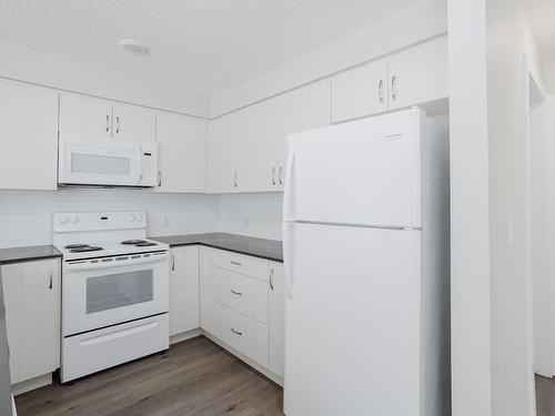 117 11511 27 Avenue, Edmonton, AB - Indoor Photo Showing Kitchen