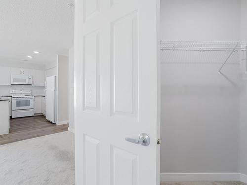 117 11511 27 Avenue, Edmonton, AB - Indoor Photo Showing Kitchen