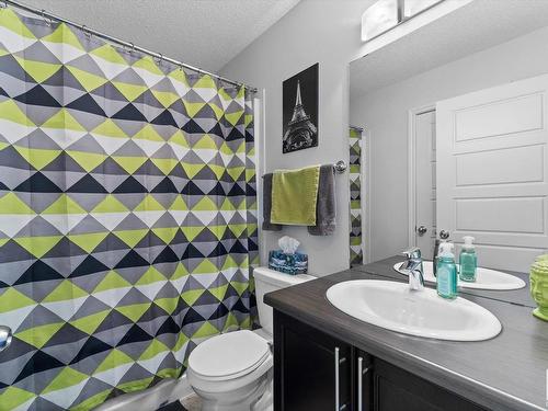 21979 90 Avenue, Edmonton, AB - Indoor Photo Showing Bathroom