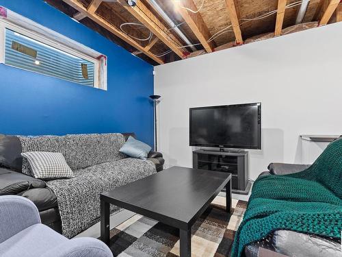 21979 90 Avenue, Edmonton, AB - Indoor Photo Showing Living Room