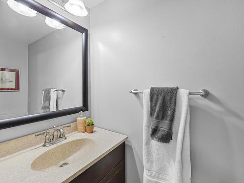 18036 96 Avenue, Edmonton, AB - Indoor Photo Showing Bathroom