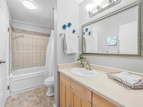 18036 96 Avenue, Edmonton, AB - Indoor Photo Showing Bathroom