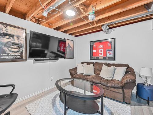 18036 96 Avenue, Edmonton, AB - Indoor Photo Showing Living Room