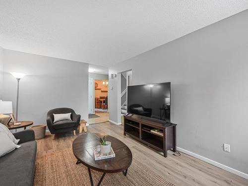 18036 96 Avenue, Edmonton, AB - Indoor Photo Showing Living Room