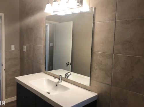 10202 76 Street, Edmonton, AB - Indoor Photo Showing Bathroom