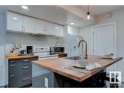 1044 Armitage Crescent, Edmonton, AB - Indoor Photo Showing Kitchen