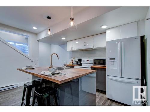 1044 Armitage Crescent, Edmonton, AB - Indoor Photo Showing Kitchen With Upgraded Kitchen