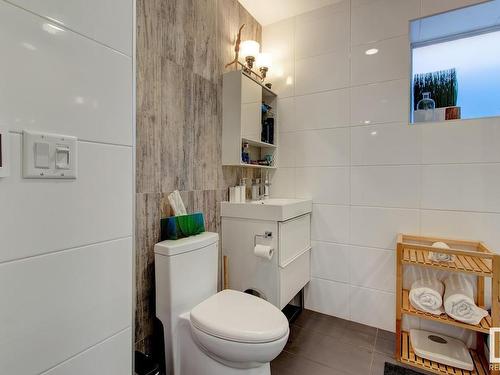 1044 Armitage Crescent, Edmonton, AB - Indoor Photo Showing Bathroom