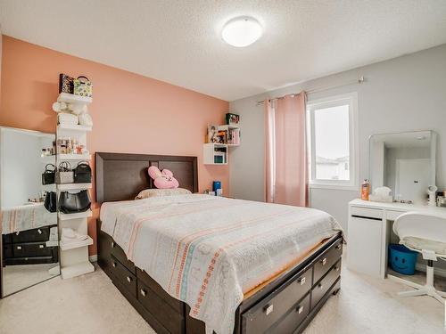 12230 176 Ave Nw, Edmonton, AB - Indoor Photo Showing Bedroom