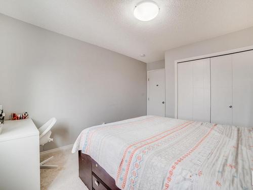 12230 176 Ave Nw, Edmonton, AB - Indoor Photo Showing Bedroom