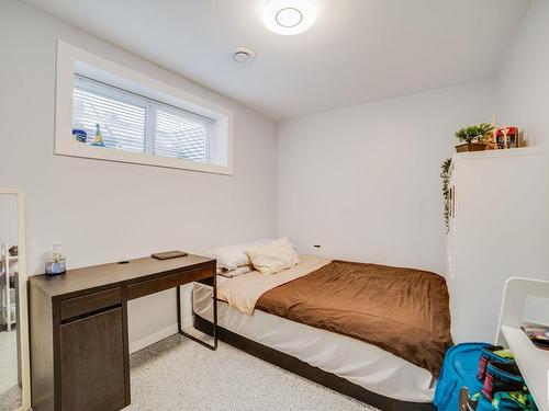 12230 176 Ave Nw, Edmonton, AB - Indoor Photo Showing Bedroom