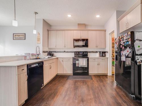 12230 176 Ave Nw, Edmonton, AB - Indoor Photo Showing Kitchen