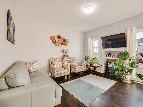 12230 176 Ave Nw, Edmonton, AB - Indoor Photo Showing Living Room