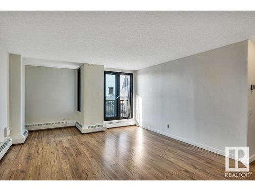 1010 10145 109 Street, Edmonton, AB - Indoor