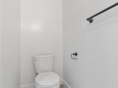 21351 96 Avenue, Edmonton, AB - Indoor Photo Showing Bathroom