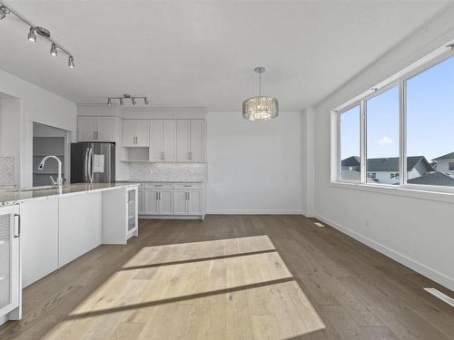 21351 96 Avenue, Edmonton, AB - Indoor Photo Showing Kitchen