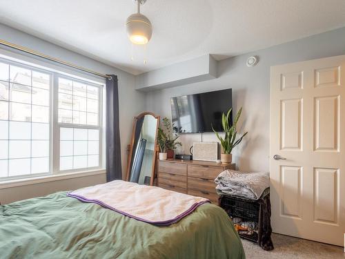 18 150 Edwards Drive, Edmonton, AB - Indoor Photo Showing Bedroom