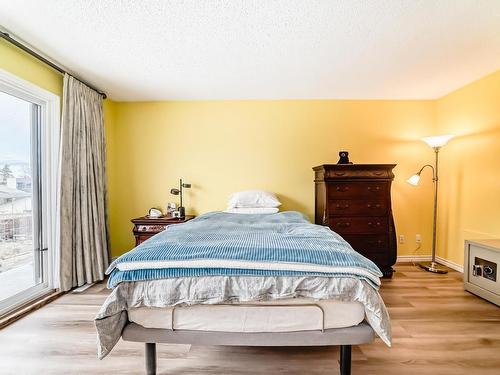 224 Warwick Road, Edmonton, AB - Indoor Photo Showing Bedroom