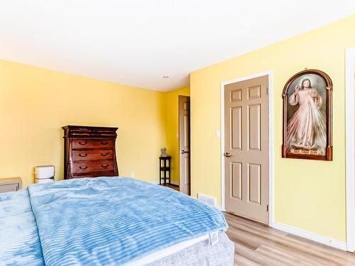 224 Warwick Road, Edmonton, AB - Indoor Photo Showing Bedroom