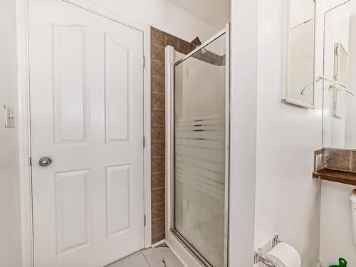 13906 146 Avenue Nw, Edmonton, AB - Indoor Photo Showing Bathroom