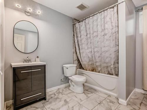 13906 146 Avenue Nw, Edmonton, AB - Indoor Photo Showing Bathroom