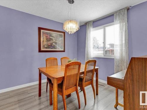 17211 60 Avenue, Edmonton, AB - Indoor Photo Showing Dining Room