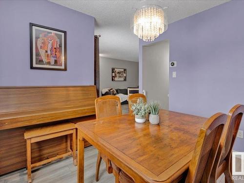 17211 60 Avenue, Edmonton, AB - Indoor Photo Showing Dining Room