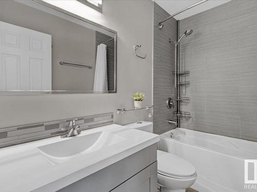 17211 60 Avenue, Edmonton, AB - Indoor Photo Showing Bathroom