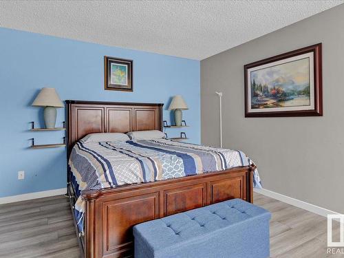 17211 60 Avenue, Edmonton, AB - Indoor Photo Showing Bedroom