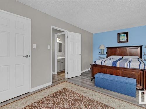 17211 60 Avenue, Edmonton, AB - Indoor Photo Showing Bedroom