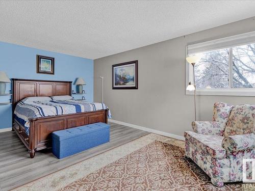 17211 60 Avenue, Edmonton, AB - Indoor Photo Showing Bedroom