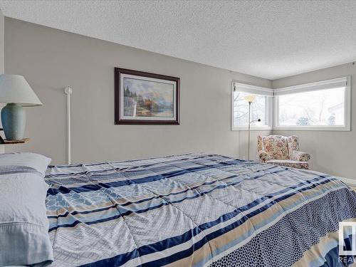 17211 60 Avenue, Edmonton, AB - Indoor Photo Showing Bedroom