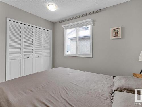 17211 60 Avenue, Edmonton, AB - Indoor Photo Showing Bedroom