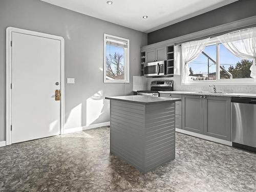 7204 78 Avenue, Edmonton, AB - Indoor Photo Showing Kitchen