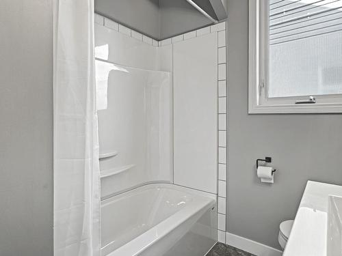 7204 78 Avenue, Edmonton, AB - Indoor Photo Showing Bathroom