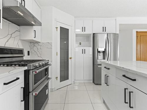 3105 41A Ave, Edmonton, AB - Indoor Photo Showing Kitchen