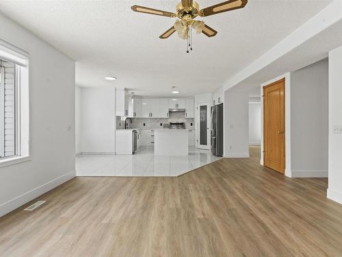 3105 41A Ave, Edmonton, AB - Indoor