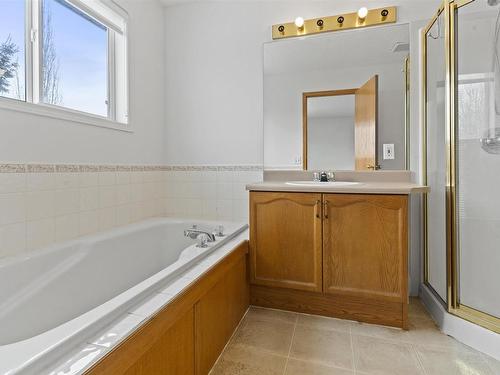 3105 41A Ave, Edmonton, AB - Indoor Photo Showing Bathroom