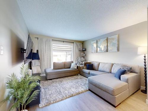 5112 22 Avenue, Edmonton, AB - Indoor Photo Showing Living Room