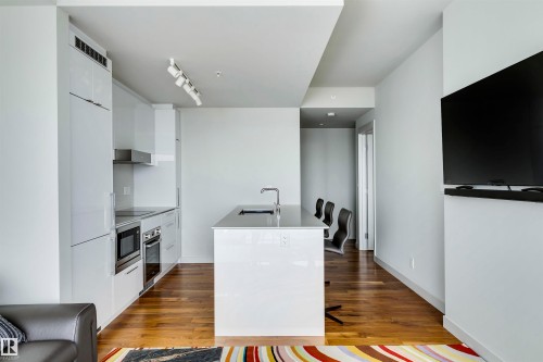 2912 10360 102 Street, Edmonton, AB - Indoor Photo Showing Kitchen