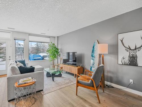 127 5151 Windermere Boulevard, Edmonton, AB - Indoor Photo Showing Living Room