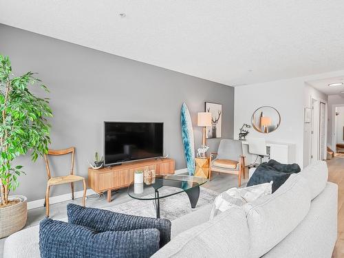 127 5151 Windermere Boulevard, Edmonton, AB - Indoor Photo Showing Living Room