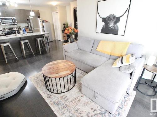 434 504 Albany Way, Edmonton, AB - Indoor Photo Showing Living Room