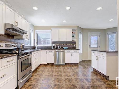 8918 159A Avenue, Edmonton, AB - Indoor Photo Showing Kitchen