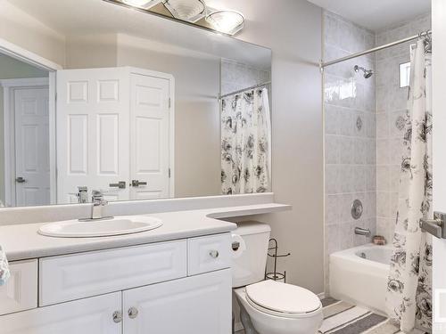 8918 159A Avenue, Edmonton, AB - Indoor Photo Showing Bathroom